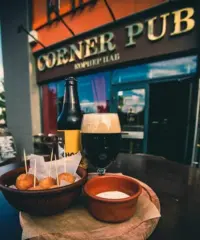 Логотип Corner Pub